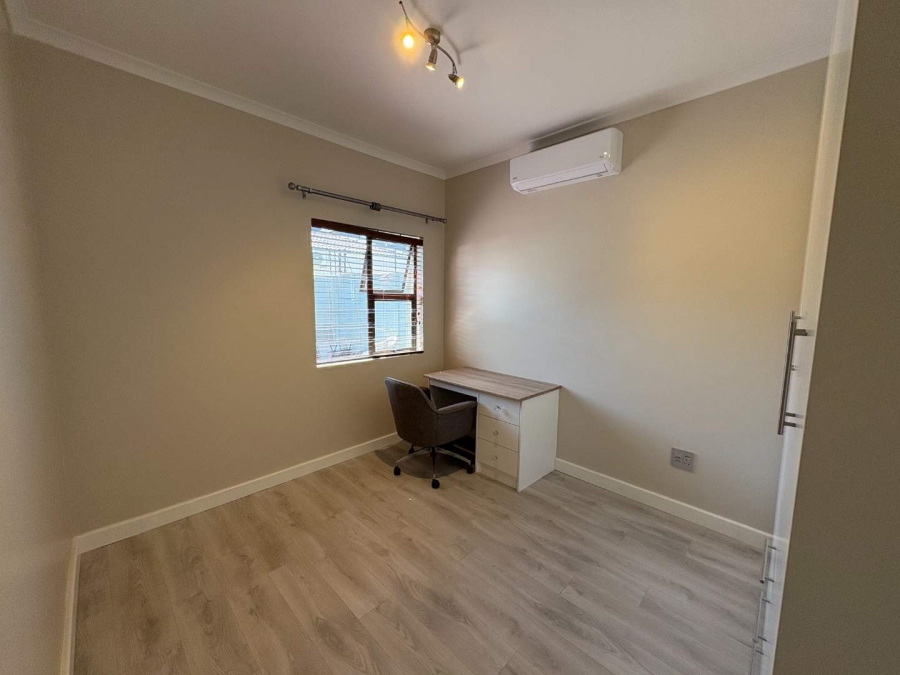 5 Bedroom Property for Sale in Sunningdale Western Cape
